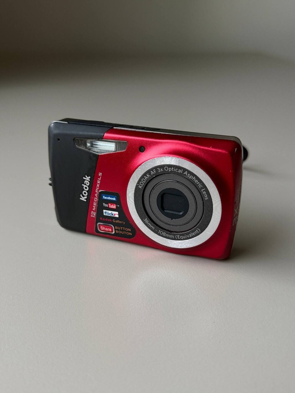Kodak EasyShare M530 12MP 3x Zoom Digital y2k Camera Red Digicam 2000s WORKS